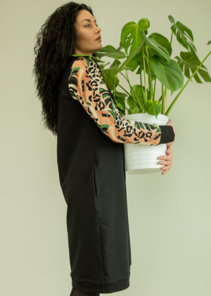 Stilinga juoda megztinė suknelė su kišenėmis Monstera- užsakant NAUJIENA - Image 1