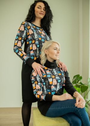 Miela juoda megztinė suknelė su kišenėmis Katės mylėtoja - užsakant - NAUJIENA - Image 1