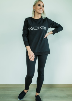 SPECIALUS UŽSAKYMAS juoda rankų darbo palaidinė Lagedo mokyklos mokiniams - dabar sandėlyje 110-116 cm dydžio juoda palaidinė - kiti dydžiai pagal pageidavimą