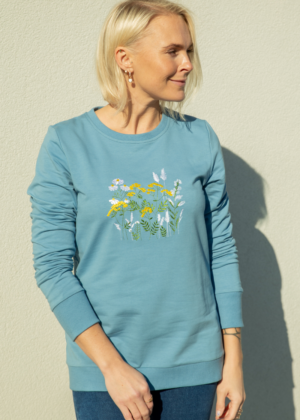 Miela šviesiai mėlyna palaidinė su siuvinėjimu Kummel-BOOK SKAIDYKLĖSE S, XL ir XXL DIDŽIAI DAUGIAU