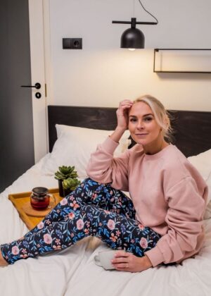Patogus tampraus audinio kostiumas su tamsiai mėlynu fonu Emily - beveik sandėlyje M(38-40) dydis - Image 4